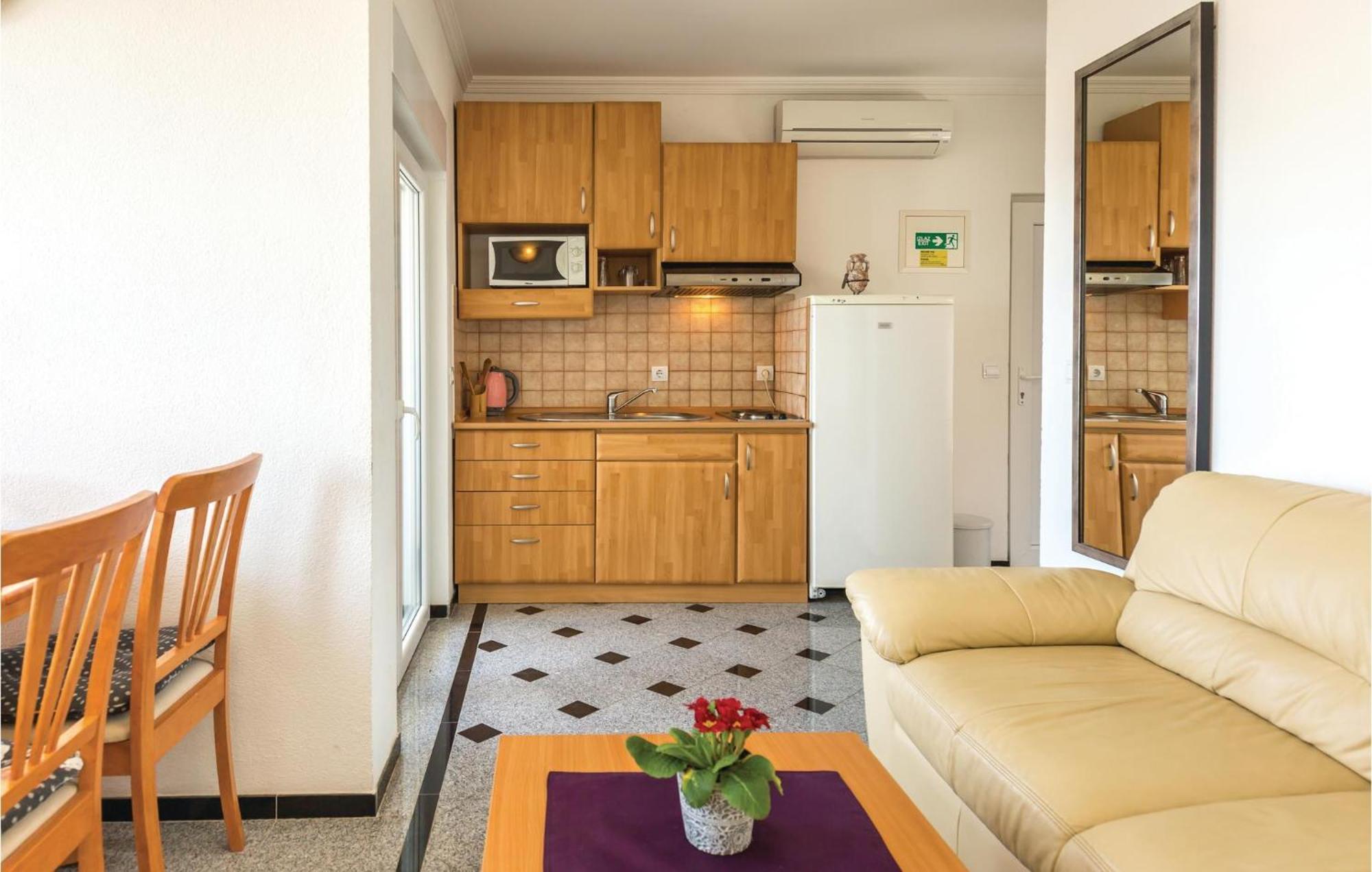 Amazing Apartment In Makarska With House Sea View Exterior foto